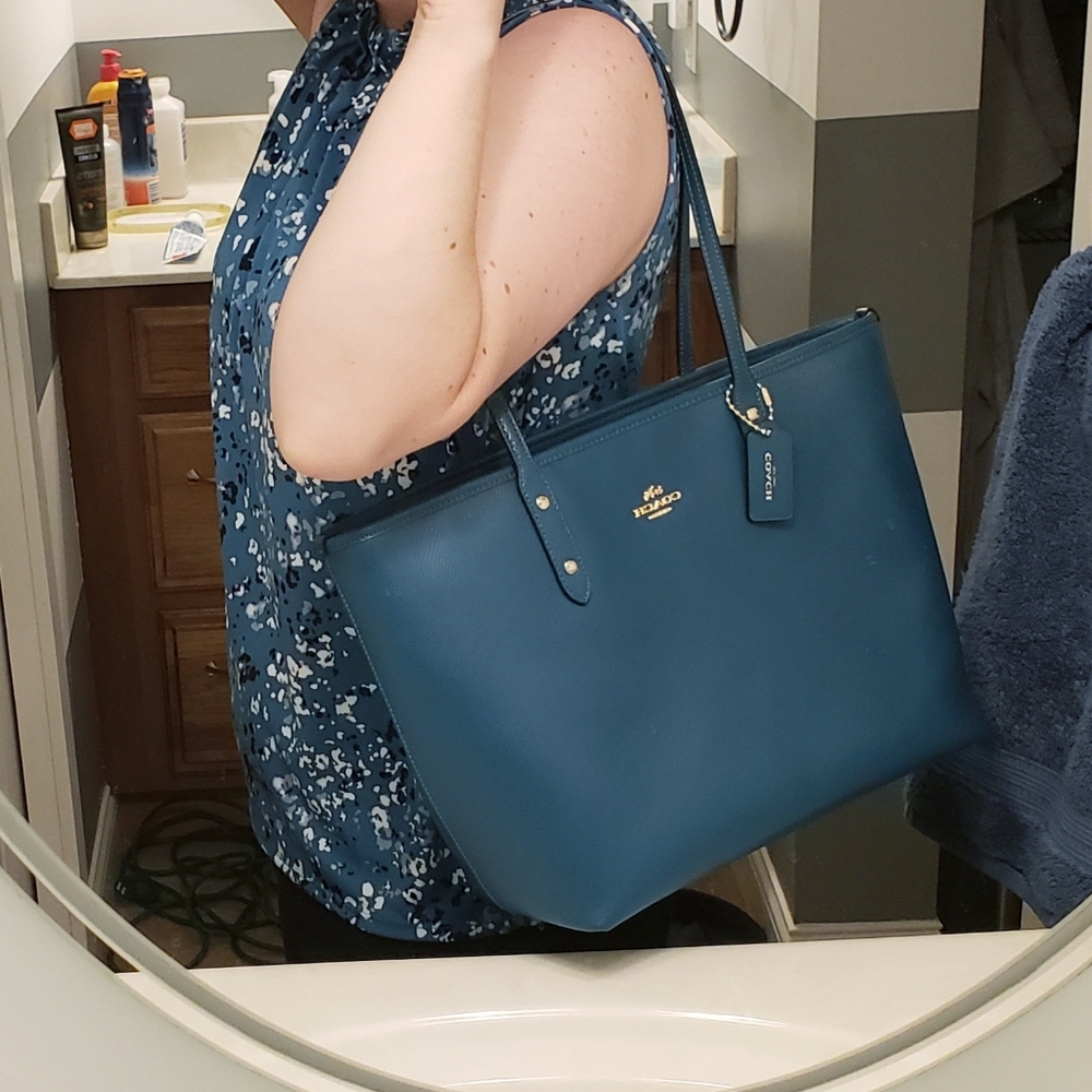 Coach City Tote in Teal, Like New